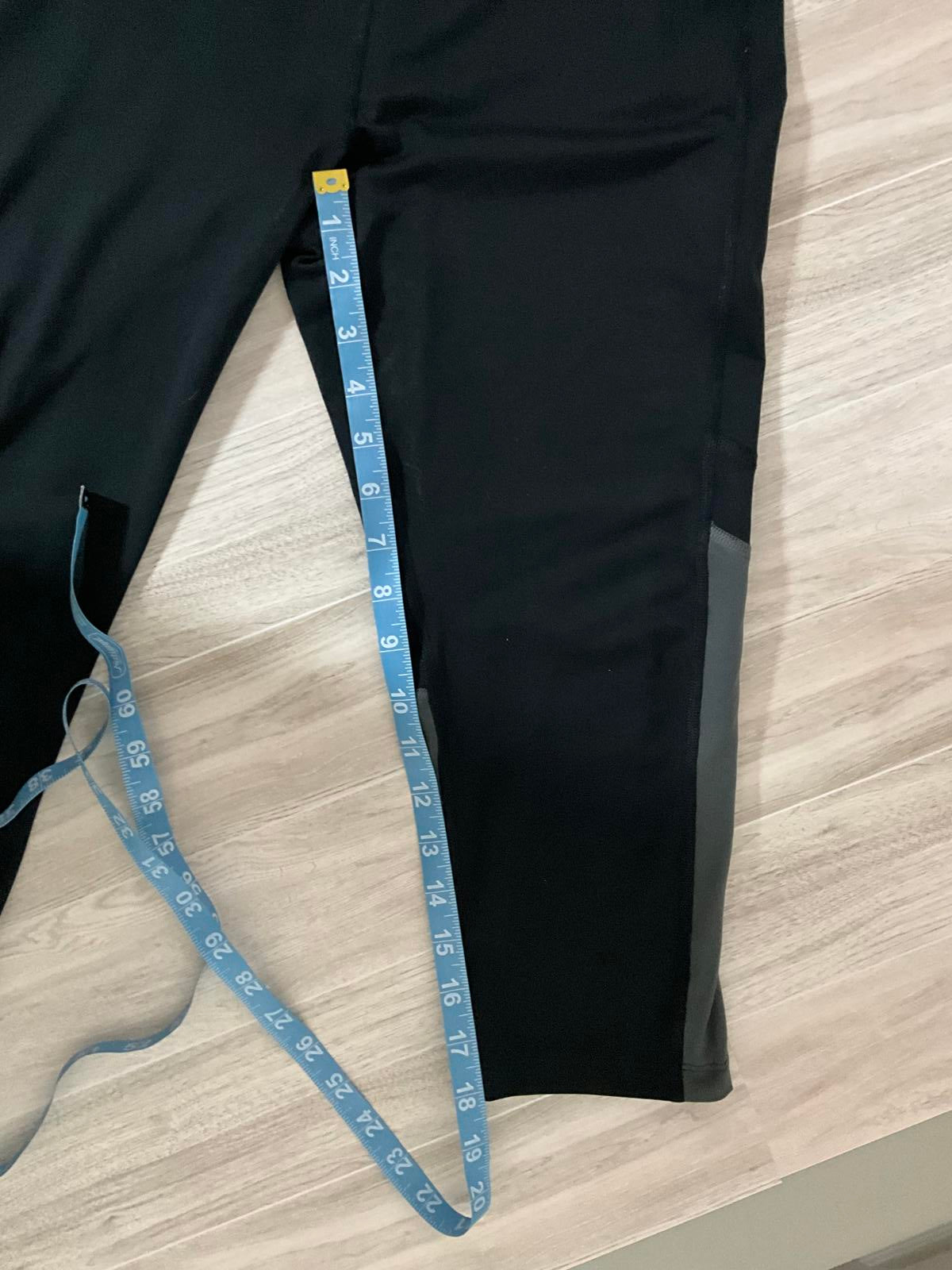 Under Armour Black Medium Compression Leggings Cropped For Athletic Gym Workout