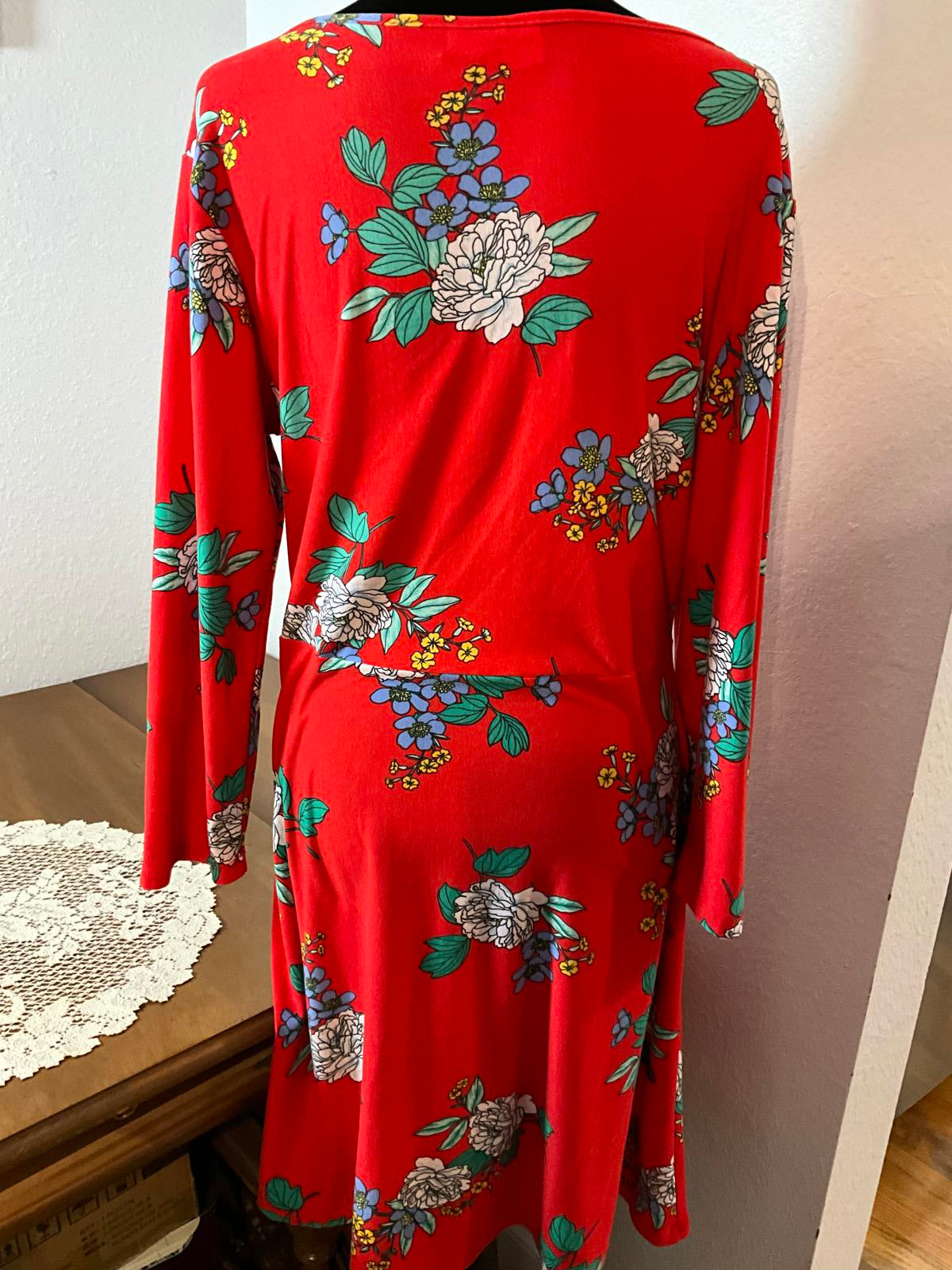 Bobbie Brooks L Red Floral Long Sleeve Lightweight Soft Dress with Ruched Front