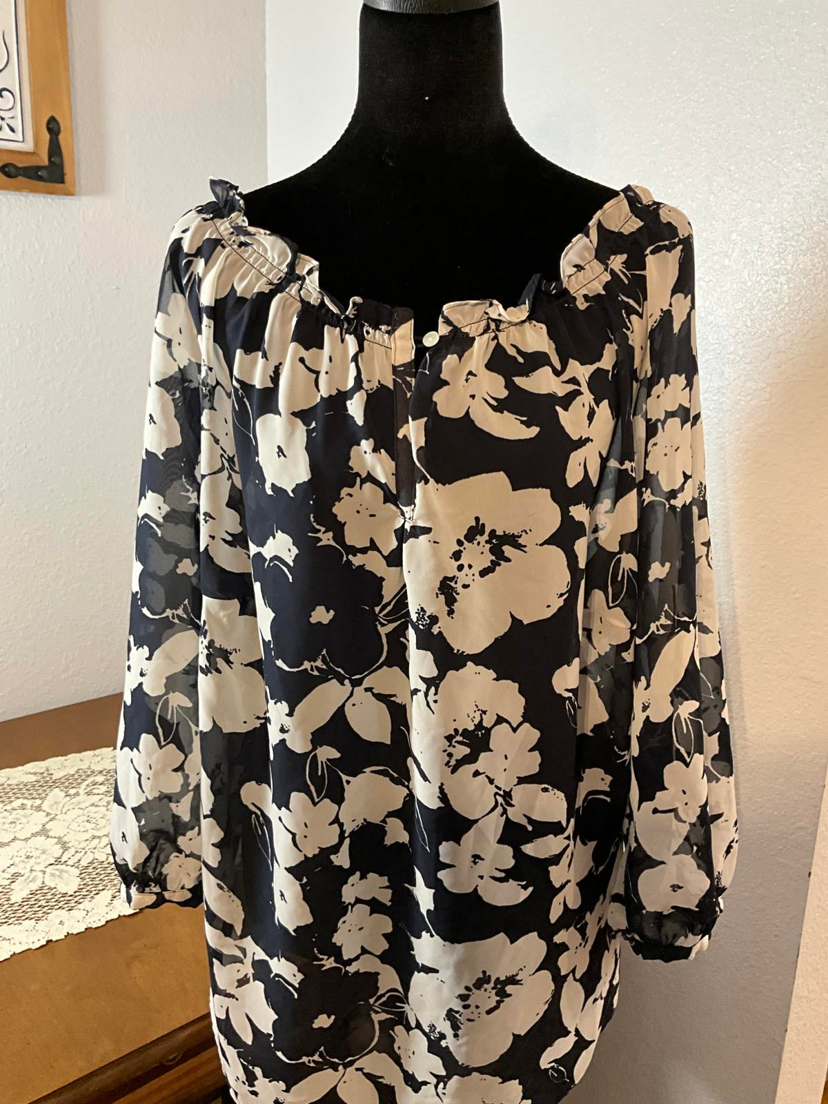 Chap's 2x Navy and White Floral Silky with an Elastic Neckline Blouse