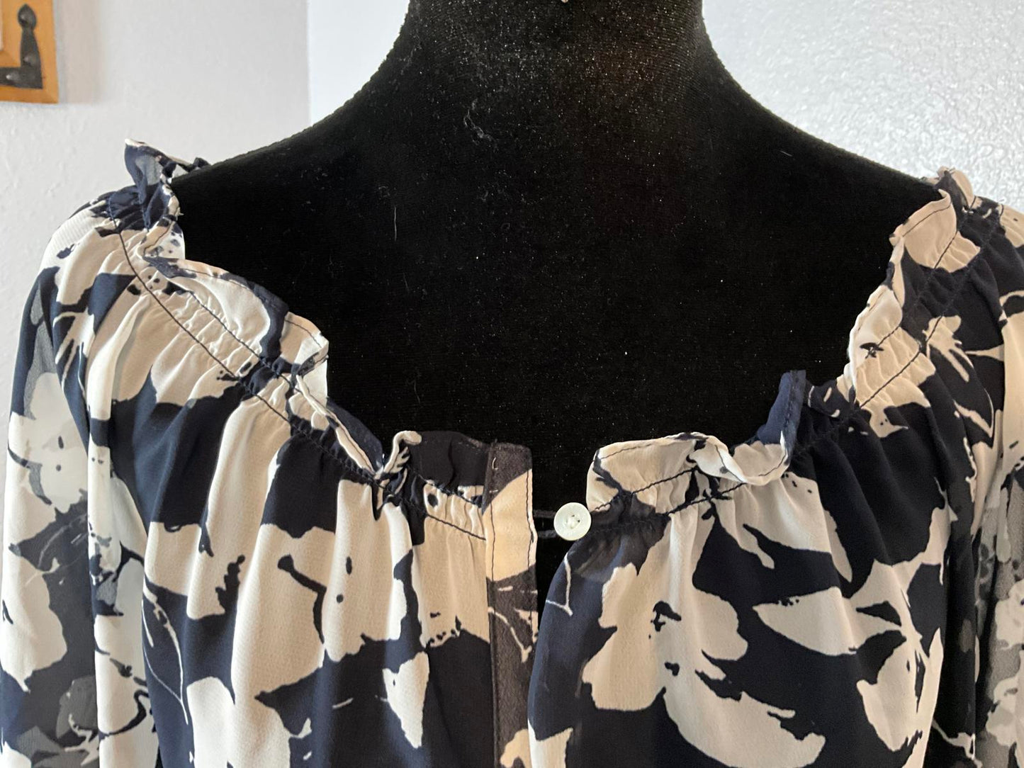 Chap's 2x Navy and White Floral Silky with an Elastic Neckline Blouse