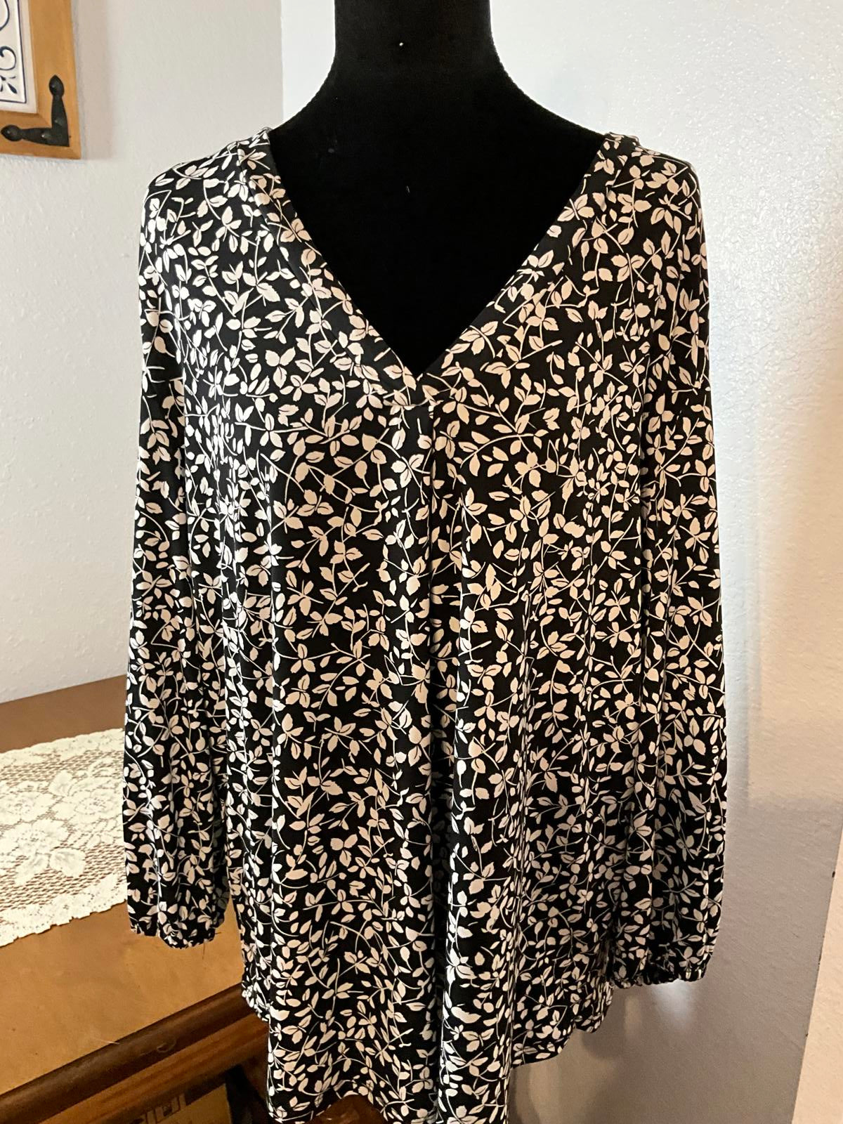 Women's XXL Black and White Leaf Print Long Sleeve V-Neck Blouse