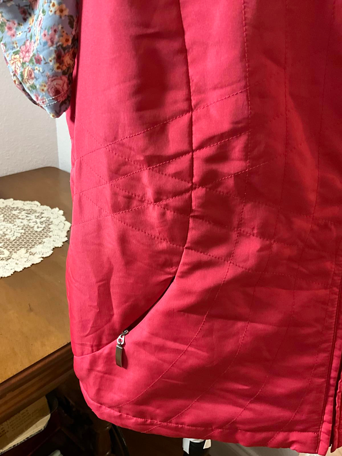 Lightweight Alison Daley S 10 Dark Pink Quilted Sleeveless Vest w Zip Pockets
