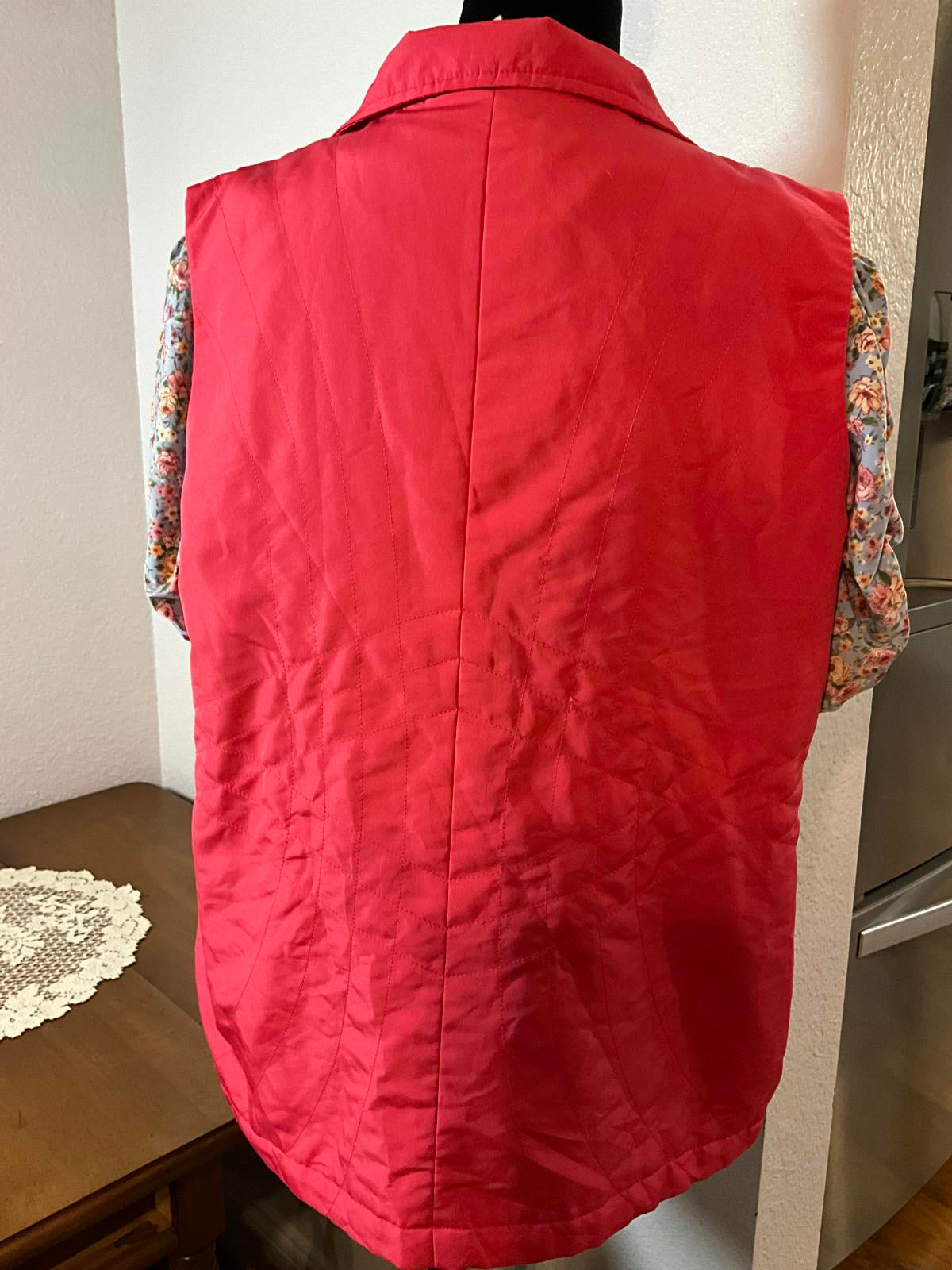 Lightweight Alison Daley S 10 Dark Pink Quilted Sleeveless Vest w Zip Pockets