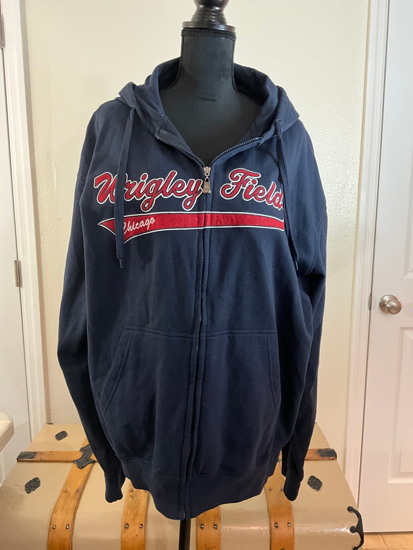wrigley field hoodie zipped sweatshirt XXL unisex from licensed store at wrigley field worn once
