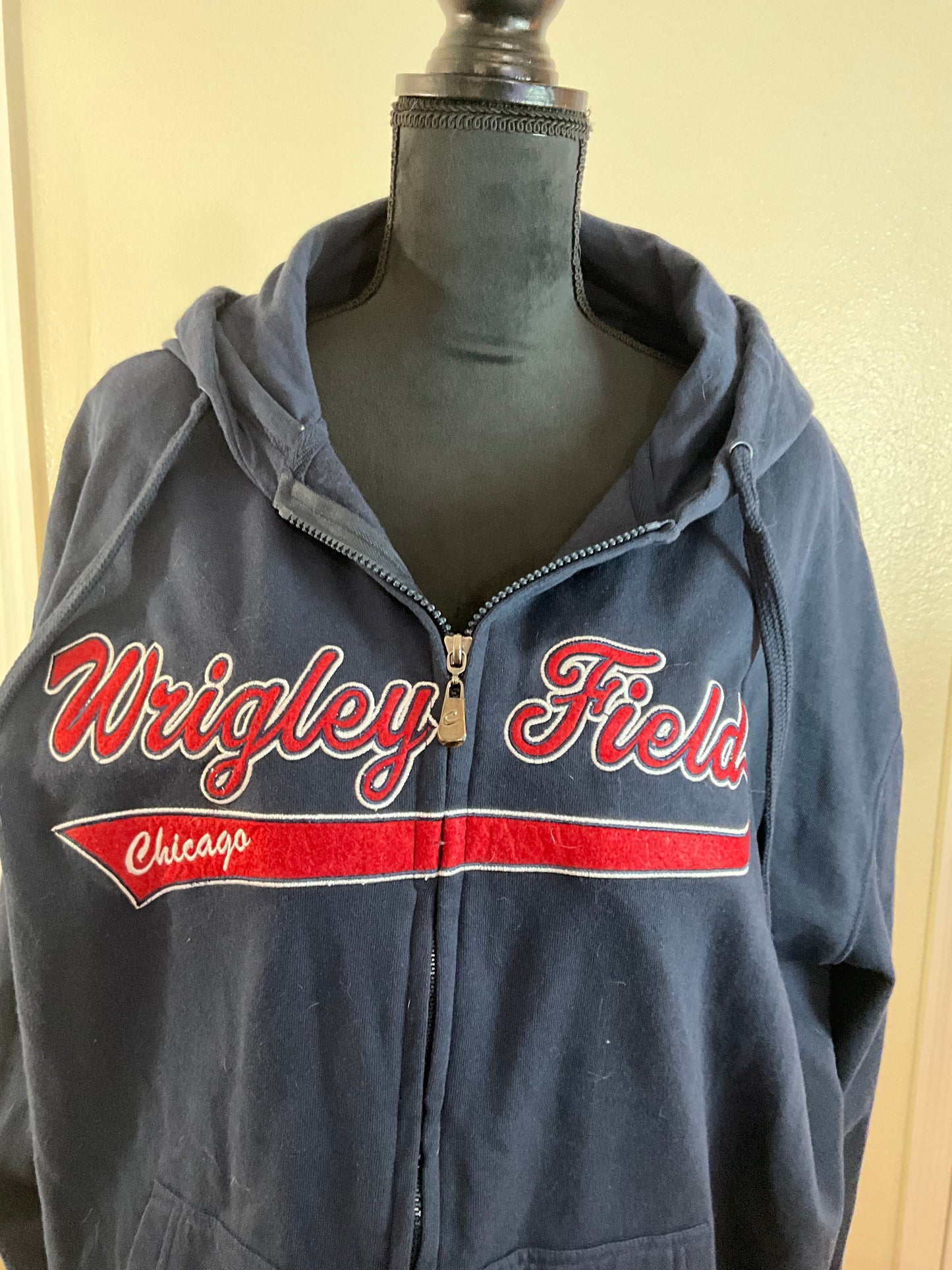 wrigley field hoodie zipped sweatshirt XXL unisex from licensed store at wrigley field worn once