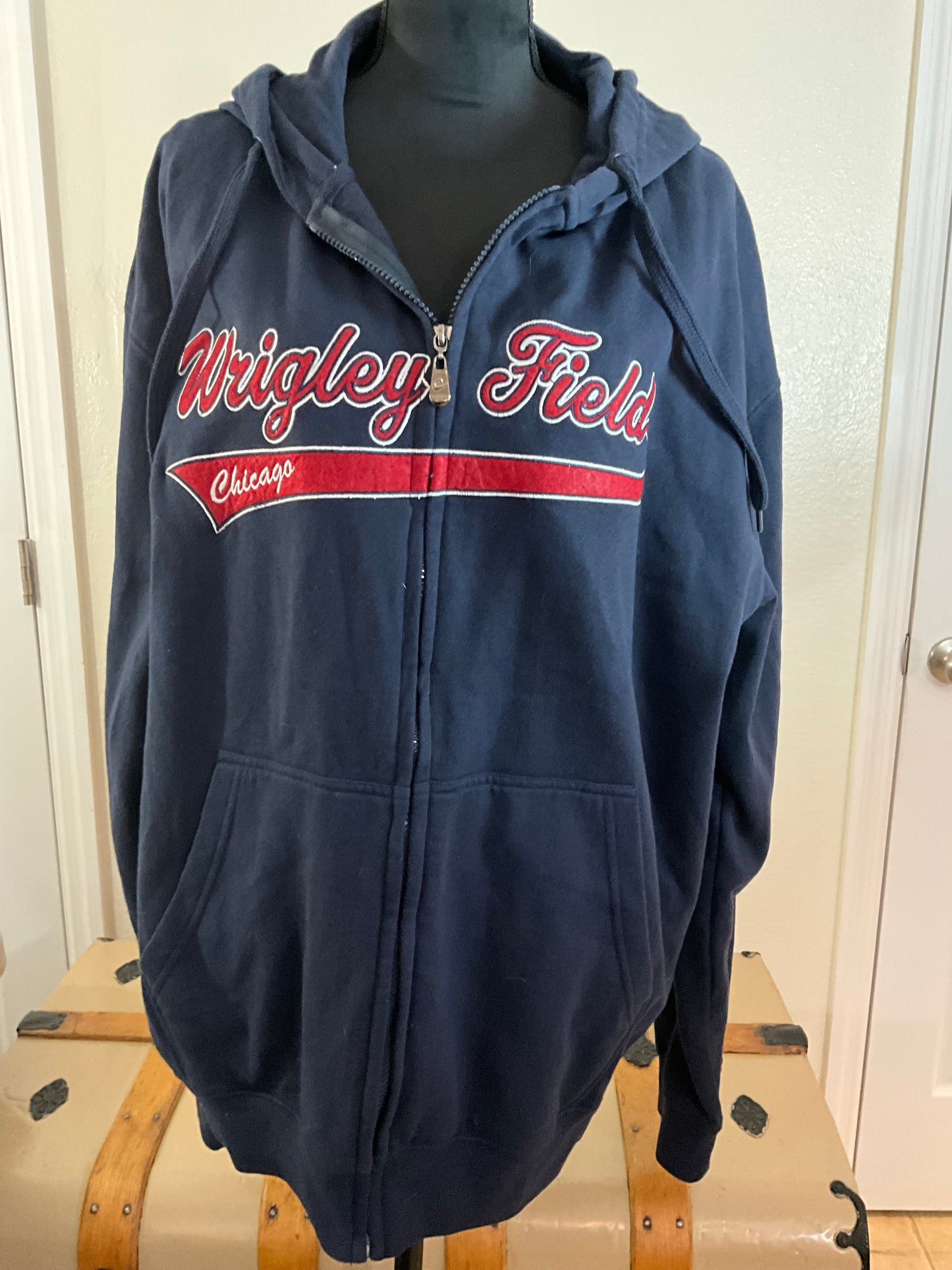 wrigley field hoodie zipped sweatshirt XXL unisex from licensed store at wrigley field worn once