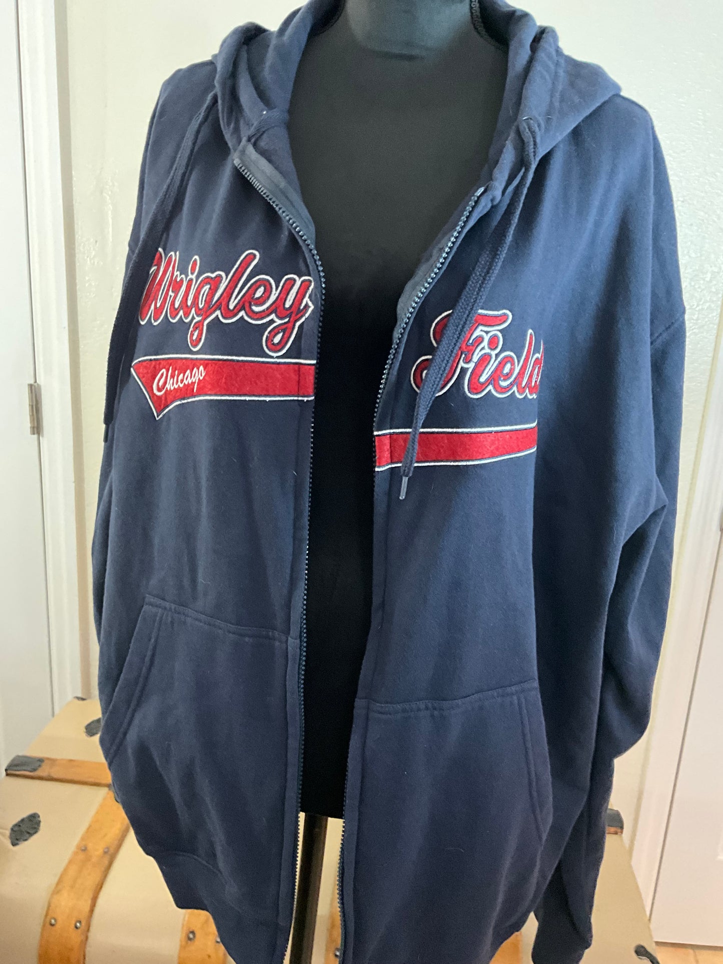 wrigley field hoodie zipped sweatshirt XXL unisex from licensed store at wrigley field worn once