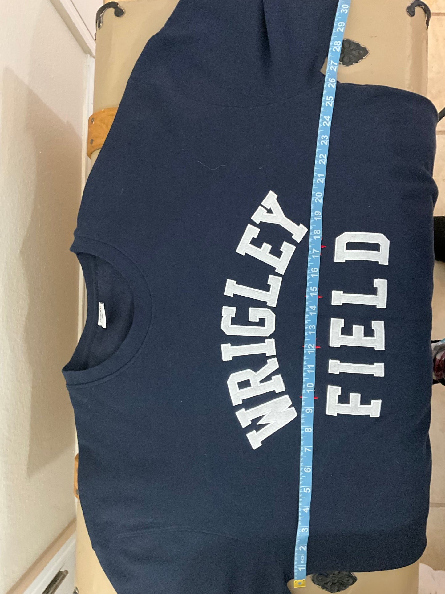 NWT wrigley field pullover XL sweatshirt bought licensed store at wrigley field unisex
