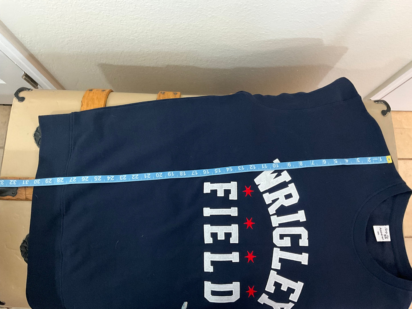 NWT wrigley field pullover XL sweatshirt bought licensed store at wrigley field unisex