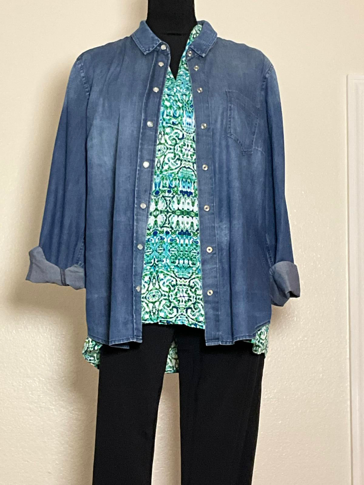 Chicos Denim Shacket Size 1 Indigo Wash Button Down Shirt Jacket