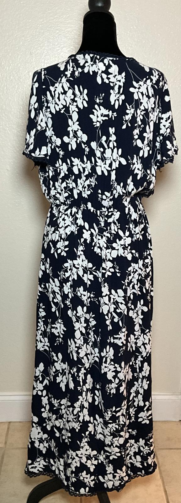 Kindred Dress 2X Plus Size Navy White Floral Midi Faux Wrap V-Neck Border Print
